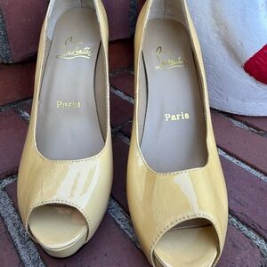 ?Red Bottom Glossy Nude Peep-Toe Heels